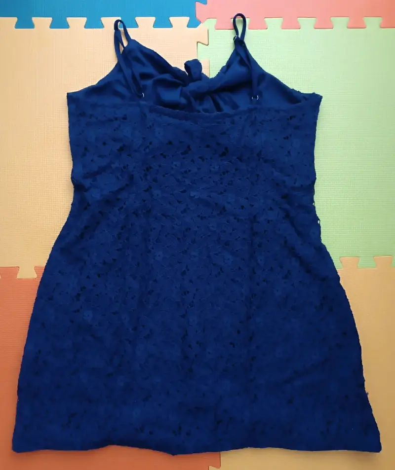 Vestido azul de encaje con tirantes - 2