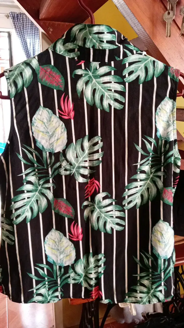 Blusa sin mangas estampada tropical Marquis - 2