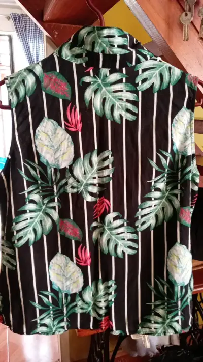 Blusa sin mangas estampada tropical Marquis - miniatura 2