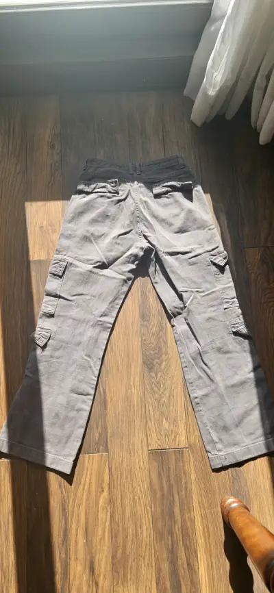 Pantalones cargo grises para mujer - miniatura 2