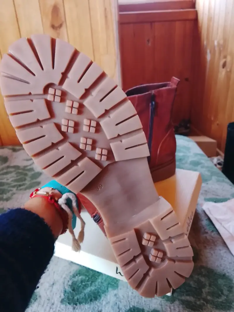 Botas de cuero marrón con cordones y cierre lateral - 3