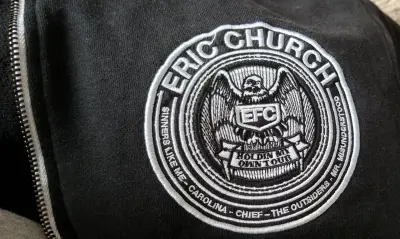 Polerón con capucha Eric Church negro - miniatura 4