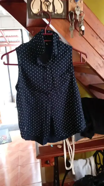 Blusa sin mangas azul con lunares - miniatura 3