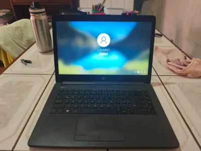 Notebook HP en buen estado - miniatura 2