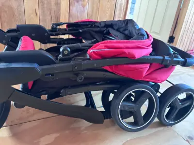 Coche de bebé plegable rojo con bandeja - miniatura 5