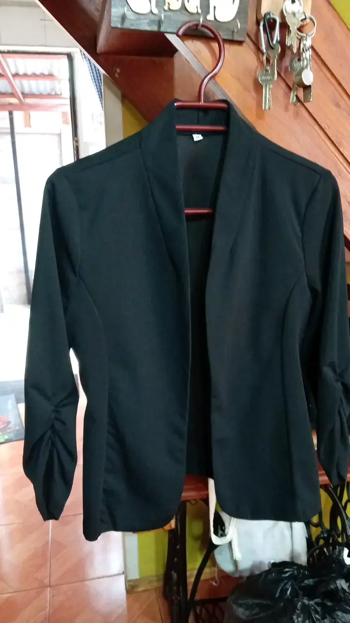 Blazer negro elegante para mujer - 1