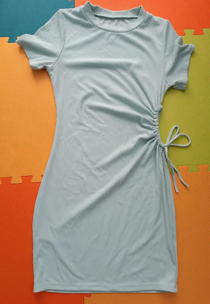 Vestido corto ajustable color verde claro