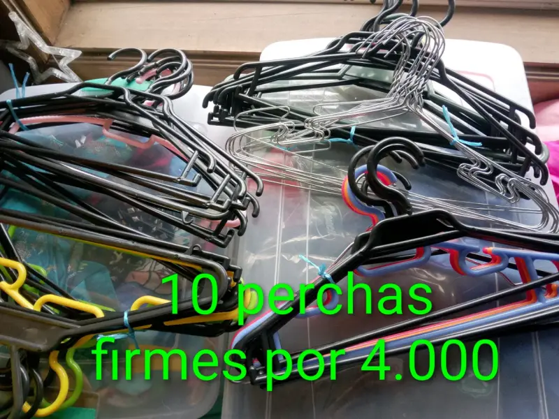 Set de 10 perchas firmes variadas - 1