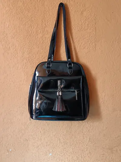 Bolso mochila de hombro negro con diseño brillante - miniatura 1