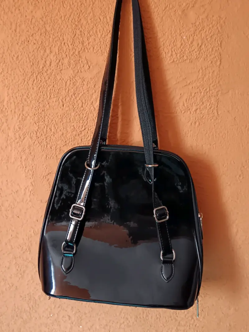 Bolso mochila de hombro negro con diseño brillante - 2
