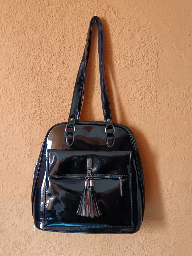 Bolso mochila de hombro negro con diseño brillante - 3