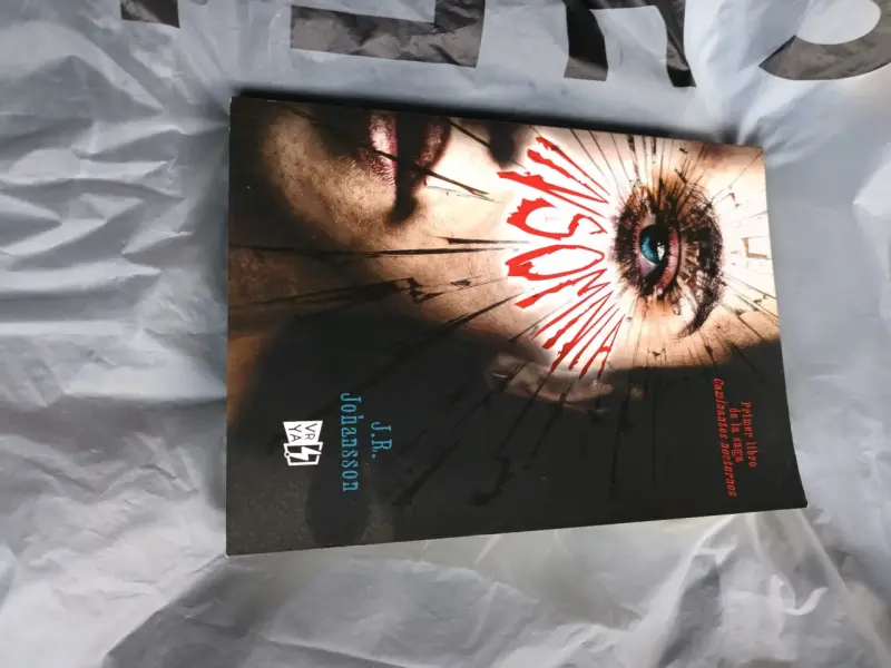 Libro Insomnia de J.R. Johansson en buen estado