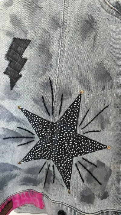 Chaqueta de mezclilla con diseño de estrellas - miniatura 3