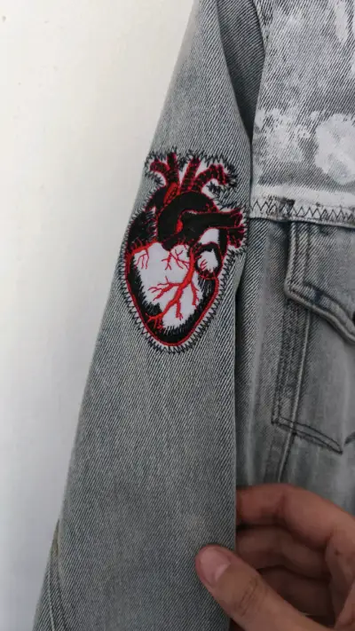 Chaqueta de mezclilla con diseño de estrellas - miniatura 4