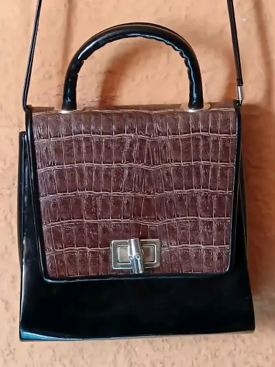 Cartera de mano elegante con diseño de cocodrilo - miniatura 1