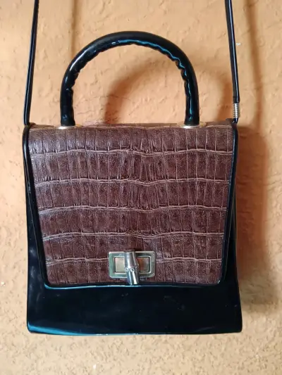 Cartera de mano elegante con diseño de cocodrilo - miniatura 2