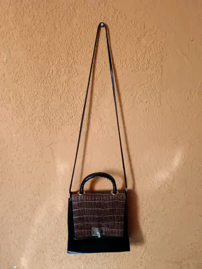 Cartera de mano elegante con diseño de cocodrilo - miniatura 3
