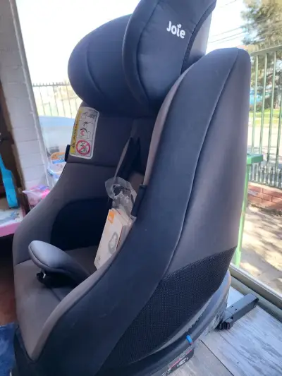 Silla de auto giratoria Joie Spin 360° casi nueva - miniatura 4