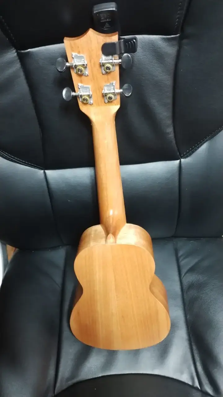 Ukelele Soprano + funda + afinador + uñetas - 2