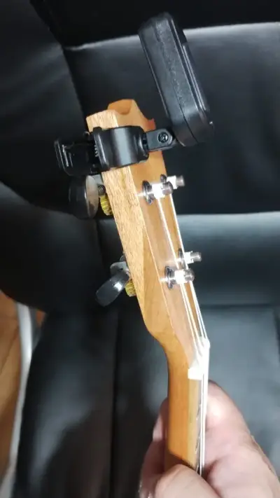Ukelele Soprano + funda + afinador + uñetas - miniatura 3