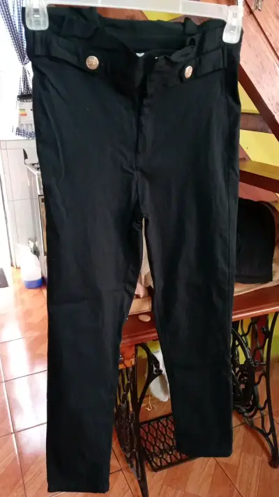 Pantalones negros ajustados para mujer - miniatura 1