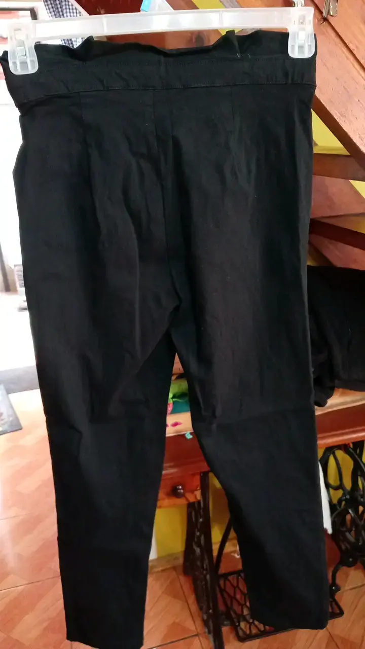 Pantalones negros ajustados para mujer - 2