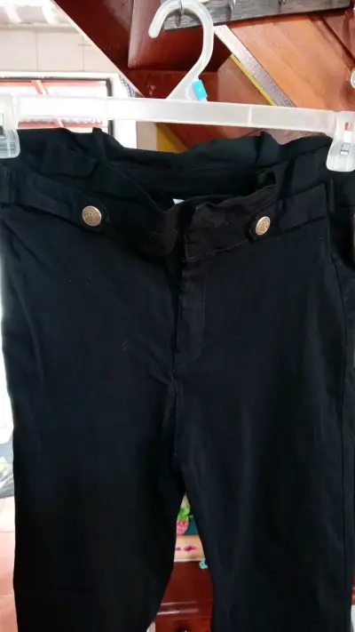 Pantalones negros ajustados para mujer - miniatura 3