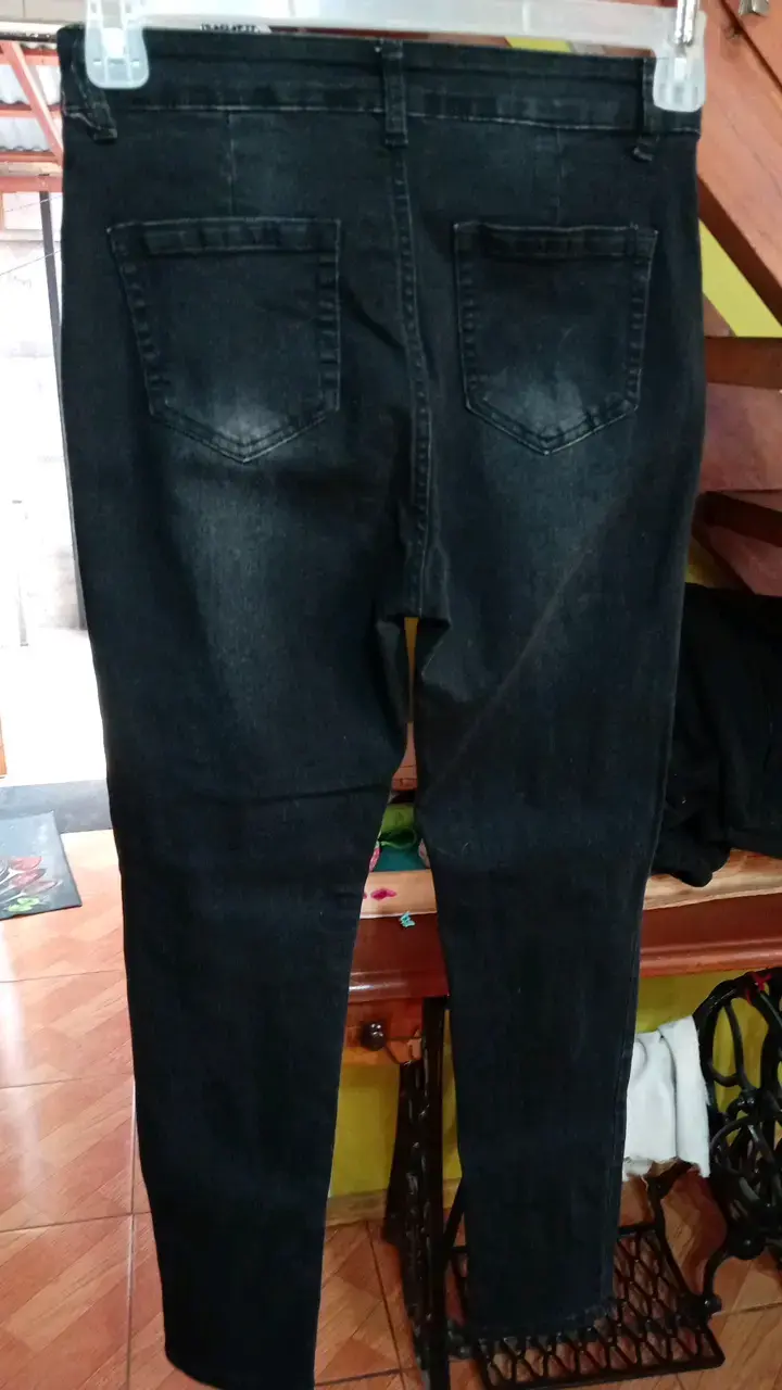 Jeans negros ajustados para mujer - 2
