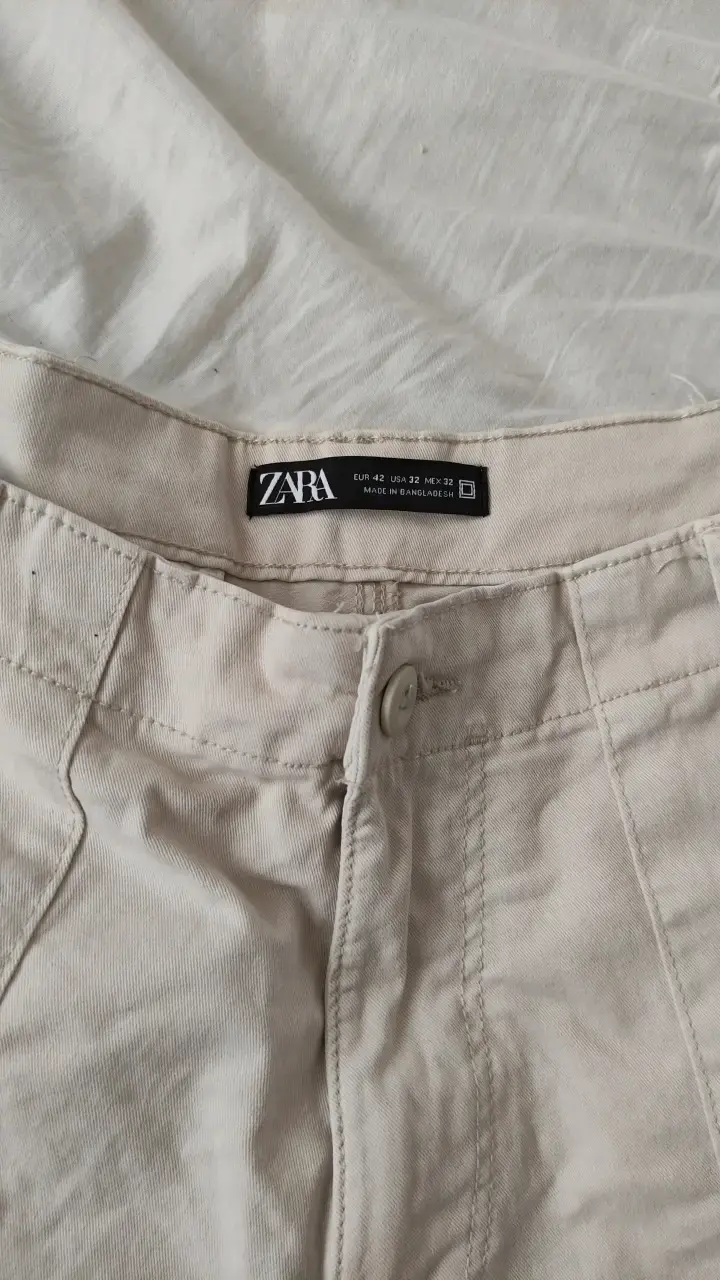 Pantalones cargo beige Zara para hombre - 2