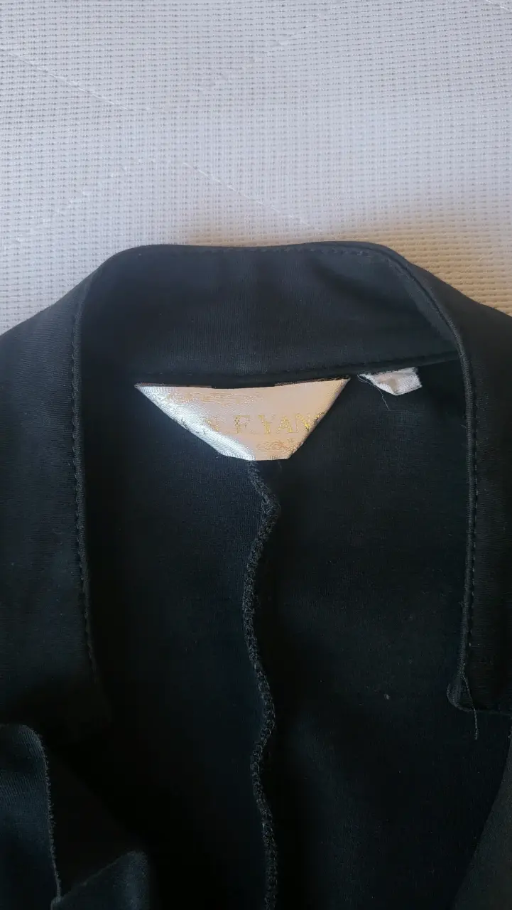 Abrigo negro con cinturón de confección independie - 2