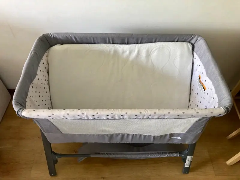 Cuna colecho gris con colchón y almohada - 2