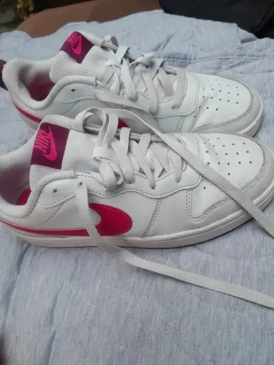 Zapatillas deportivas Nike blancas con detalles rosados - miniatura 3
