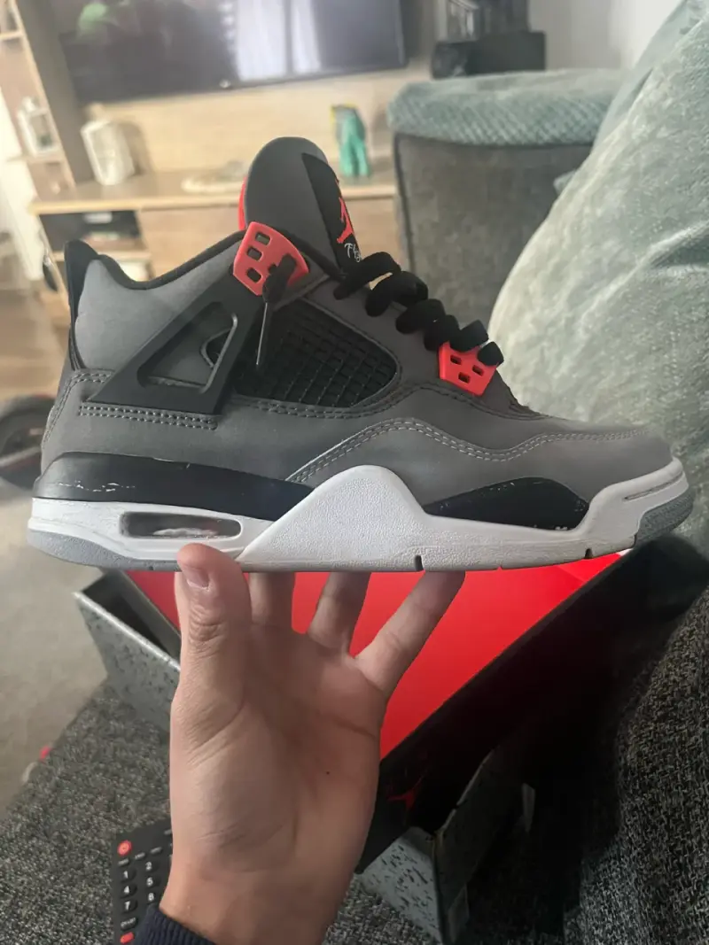 Zapatillas Air Jordan 4 Retro GS Gris y Rojo - 3