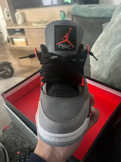 Zapatillas Air Jordan 4 Retro GS Gris y Rojo - miniatura 6
