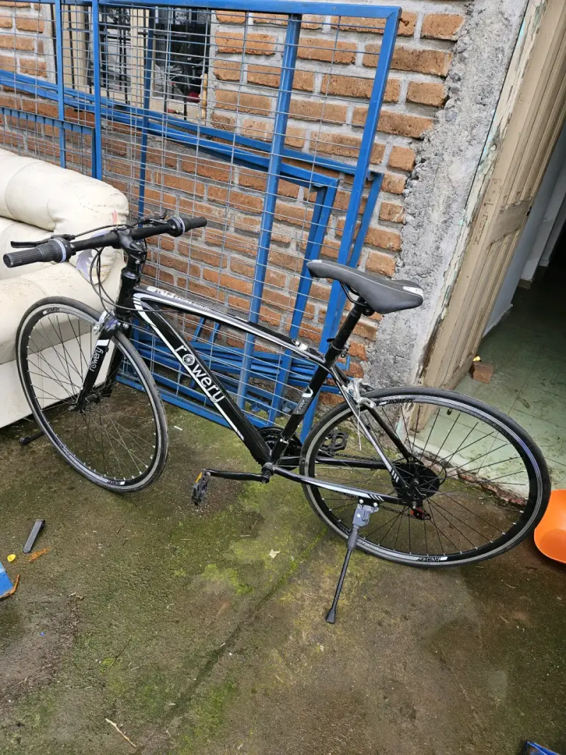 Bicicleta de Ruta Towner Negra en Buen Estado - 4