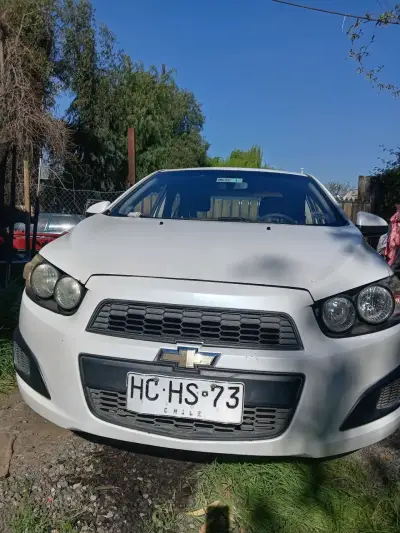 Auto Chevrolet Sonic 2015 en buen estado - miniatura 1
