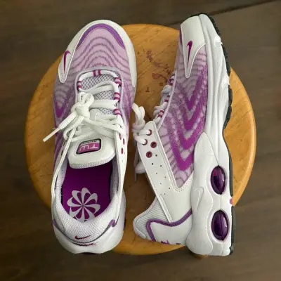 Nike Air TW (GS) ‘Vivid Purple’ 6.5Y/8W - miniatura 1