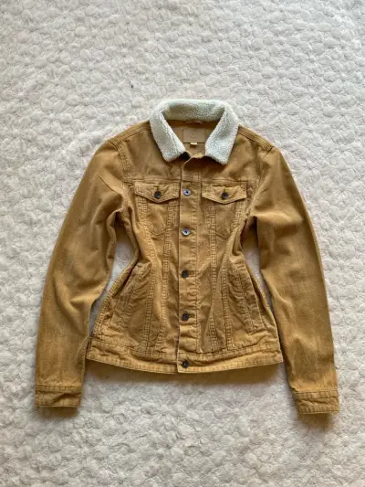 Chaqueta de cotelé beige con cuello de chiporro - miniatura 1