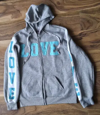 Polerón gris con capucha y estampado LOVE - miniatura 1
