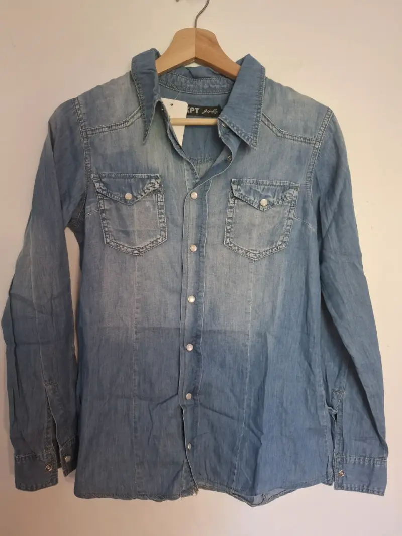 Camisa de mezclilla para mujer con bolsillos - 2