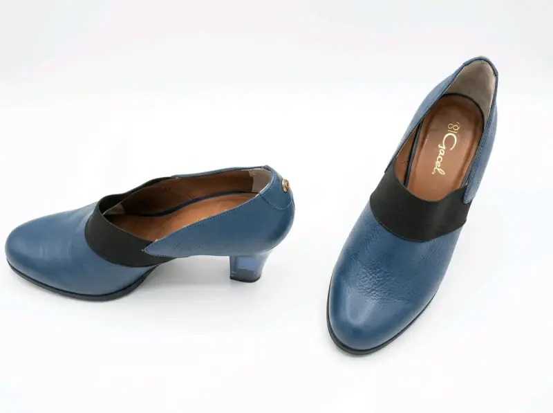 Zapatos de tacón azul con detalle negro - 3