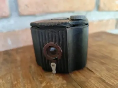 Cámara Kodak vintage de caja negra - miniatura 1