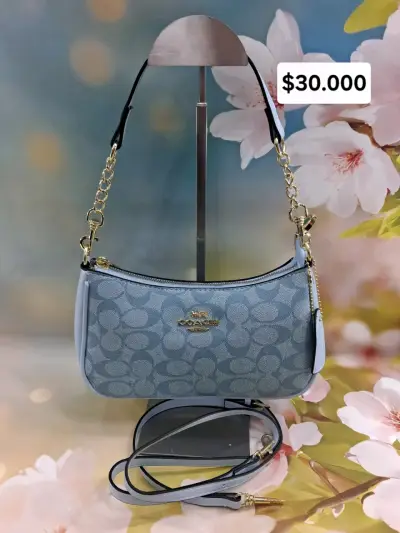 Cartera Coach celeste con correa dorada - miniatura 1