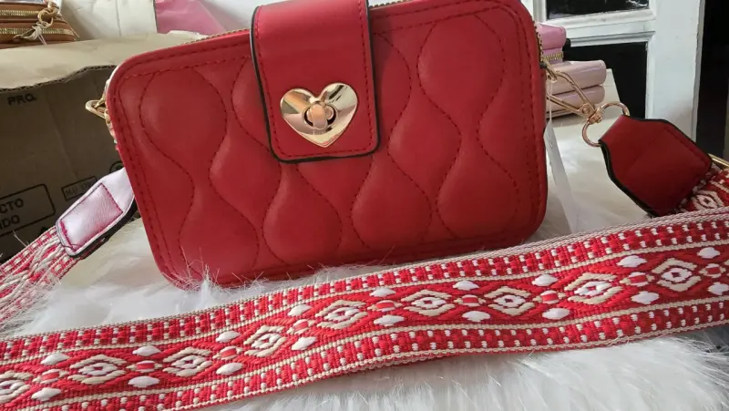 Carteras con diseño acolchado y hebillas decor - 2