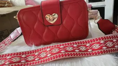 Carteras con diseño acolchado y hebillas decor - miniatura 2