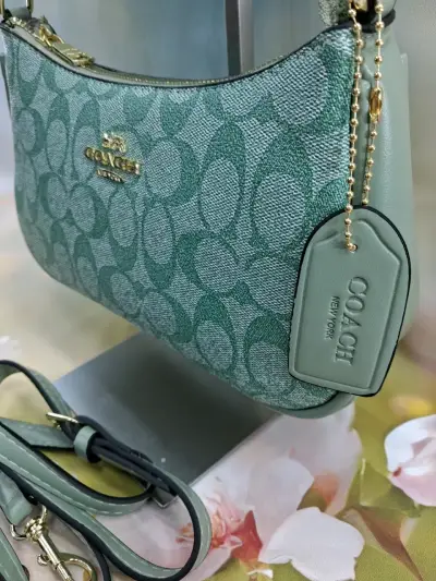 Cartera Coach verde con diseño monograma - miniatura 2