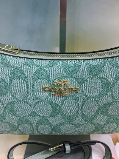 Cartera Coach verde con diseño monograma - miniatura 3