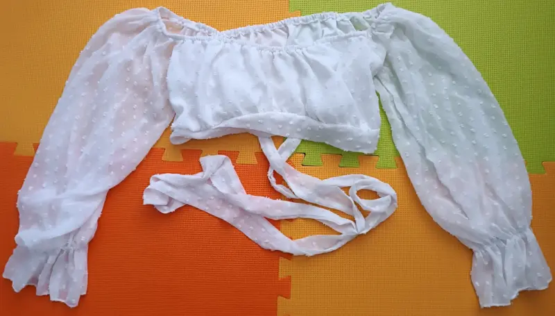 Blusa blanca con mangas largas abullonadas - 1