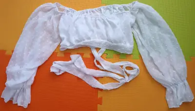Blusa blanca con mangas largas abullonadas - miniatura 1