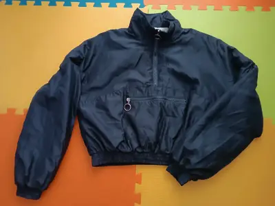 Chaqueta cortaviento negro para mujer - miniatura 1